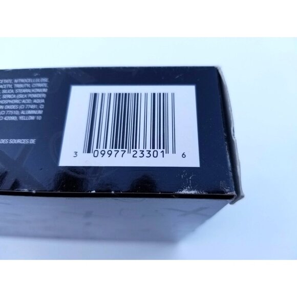 Revlon Love Is On Gift Set 2 Lip Lacquers Nail Polish Compact Mirror NEW - Picture 3 of 3